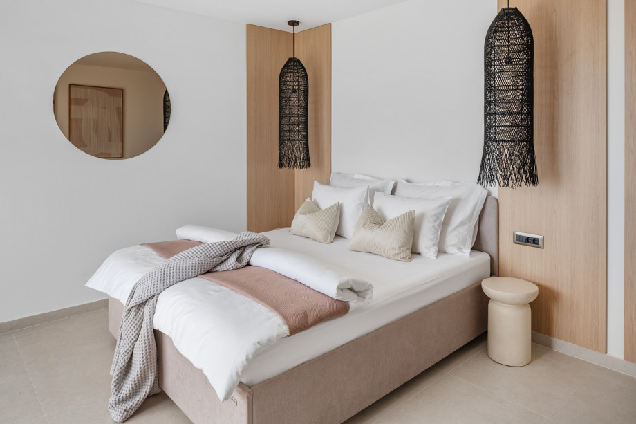 Master Bedroom NO1 (28sqm) with a king-size bed 180cm x 200cm