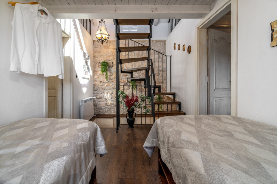 Bedroom No2 has 2 single beds 90cm x 200cm