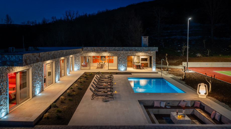 Simply perfect for a very relaxing and comfortable family or friend gathering