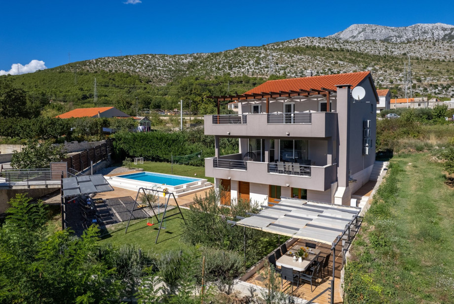 Breathtaking natural surroundings and the sound of bird songs for a relaxing vacation