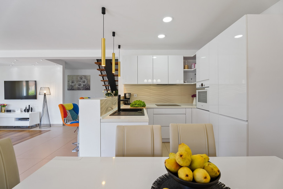 A fully equipped kitchen with all the appliances you need for a comfortable stay