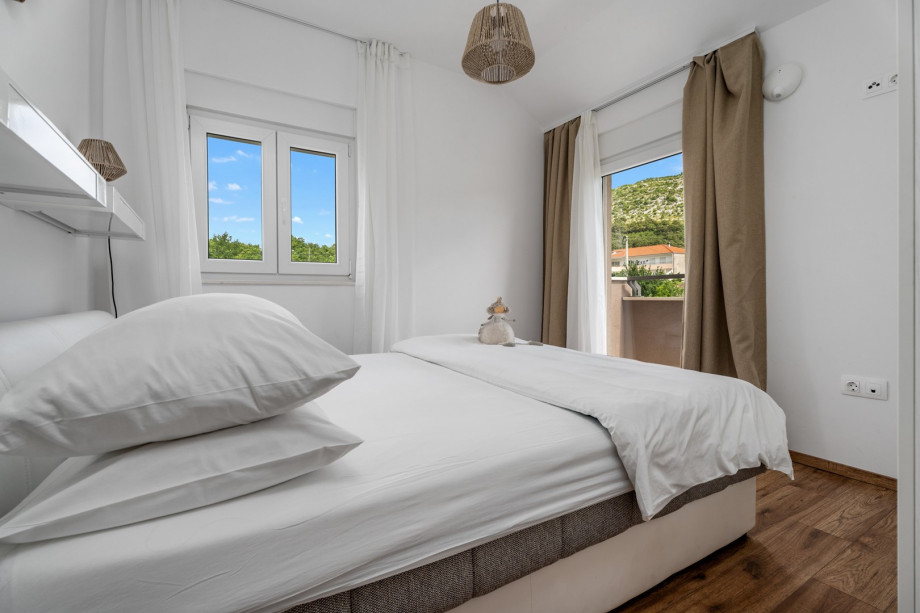 Bedroom No2 (first floor) with double bed 160 x 200 cm