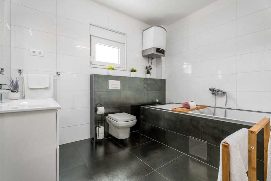 There is also a family bathroom with a bathtub