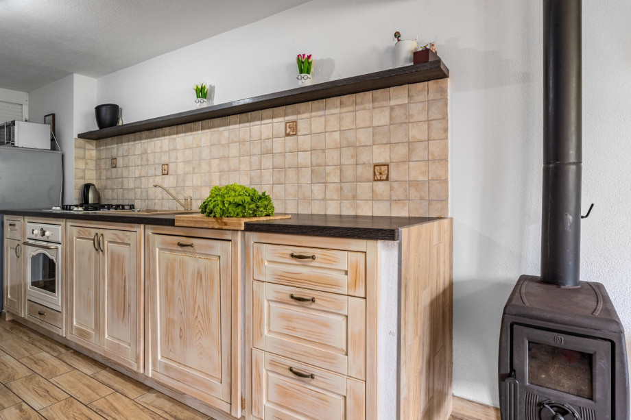 A fully equipped summer kitchen