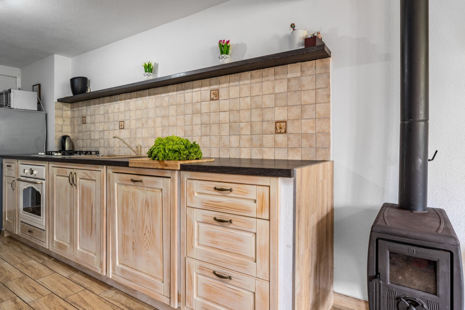 A fully equipped summer kitchen