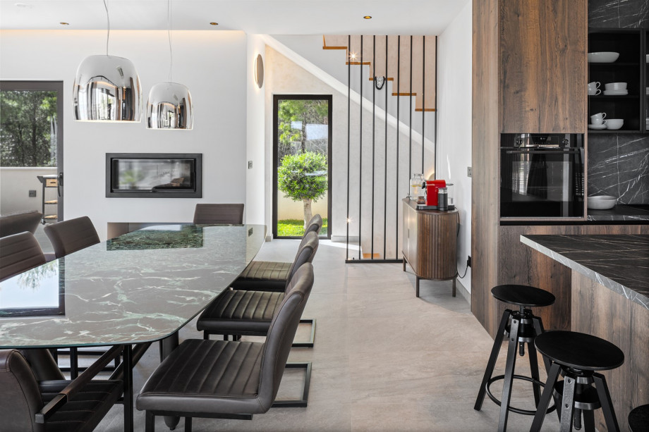 Villa Briig elegantly hosts up to 8 guests in its stylishly designed interior.