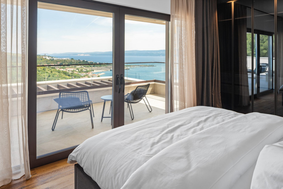 A carefully designed room with air conditioning and a private terrace with a beautiful view of the sea.