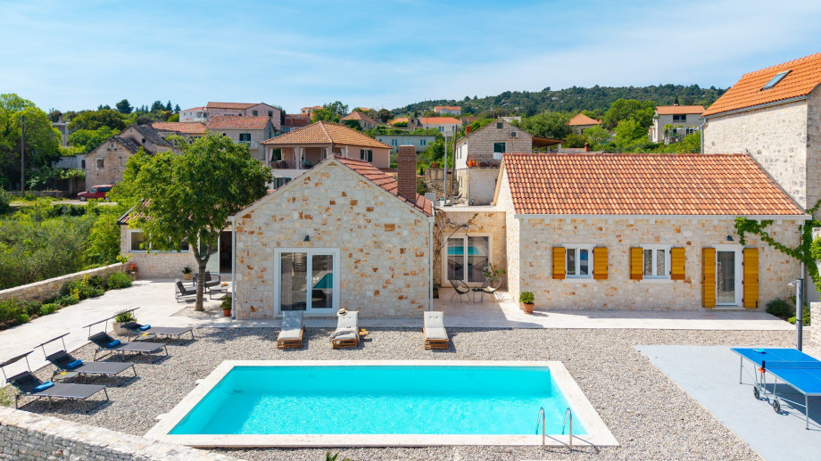 It can accommodate up to 6+2 people, and it offers a private 32sqm swimming pool
