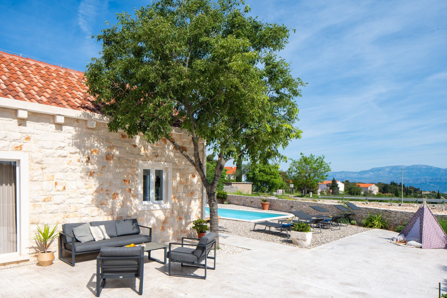 Villa Olim Civitas is high-end furnished, fully airconditioned with free WiFi