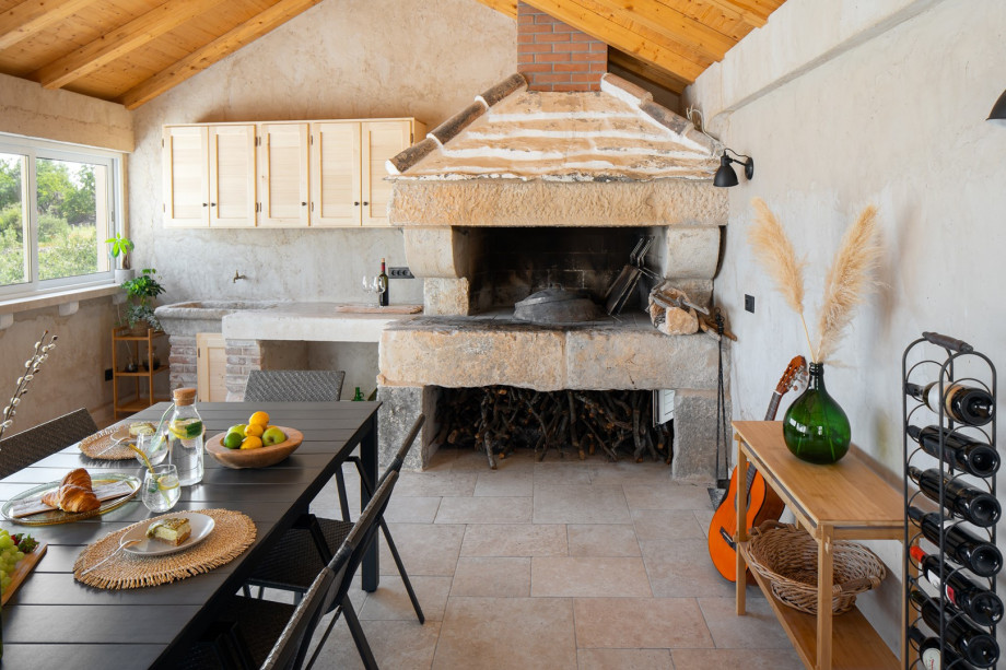 Comfortable dinning area with fireplace