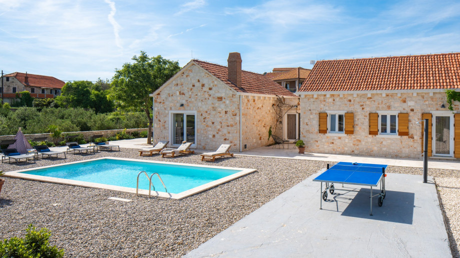 Built-in 2023 with a 120sqm interior beautifully organized on the ground floor, located on a 700sqm