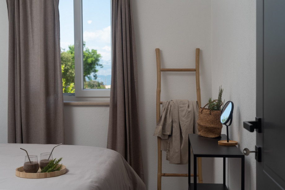 Bedroom NO2  with queen size bed 160cm x 200cm