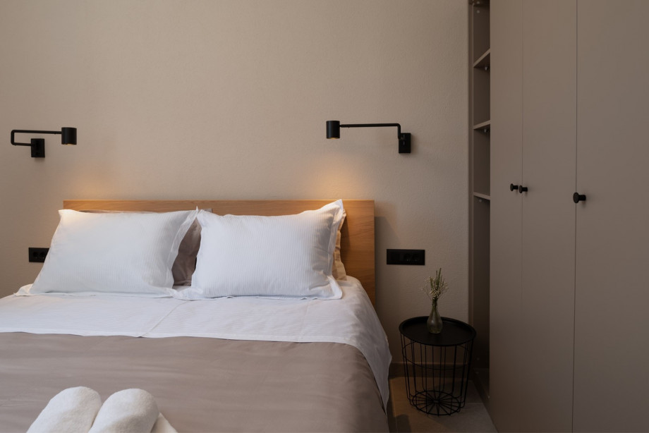 Air-conditioning and views of the pool area.