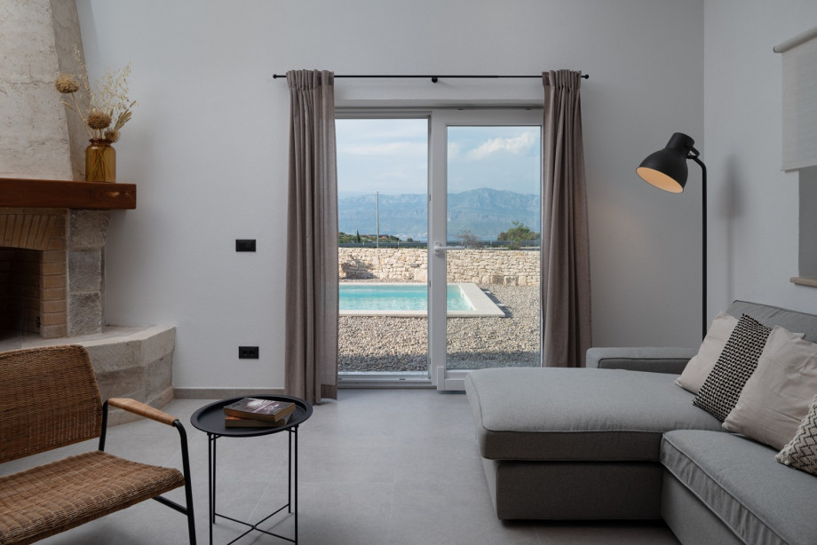 You will be located 10km from the ferry port in Supetar