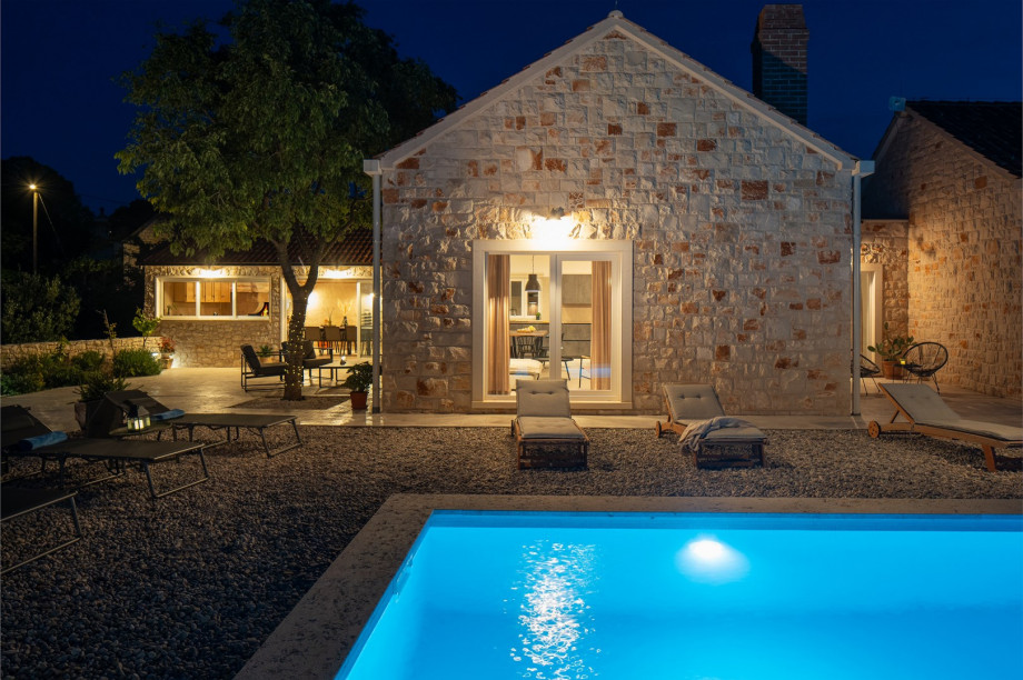 We recommend you taste exquisite island specialties, homemade olive oil, liqueurs, and wine.