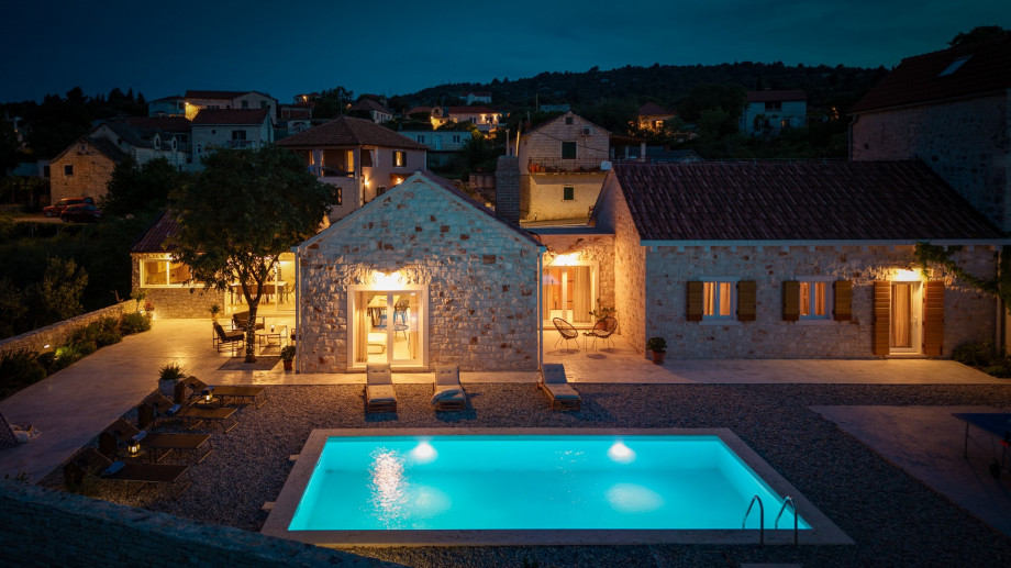 It is a perfect property for a relaxing family vacation, where you can enjoy the rustic architecture and the enchanting atmosphere of Villa Olim Civitas