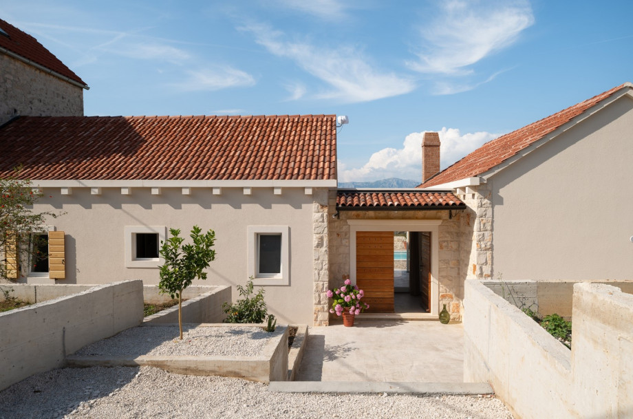 Stone Villa Olim Civitas with 3 bedrooms, private pool, and sea views