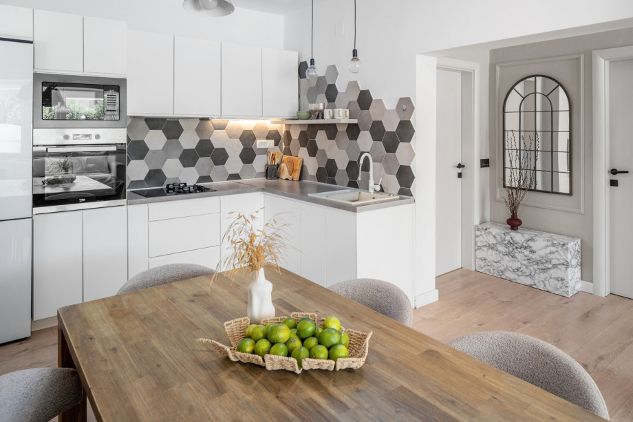 A fully equipped kitchen, perfect for preparing delicious meals