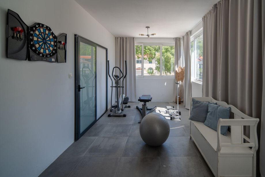 Closed gym area between Bedroom No2 and No3