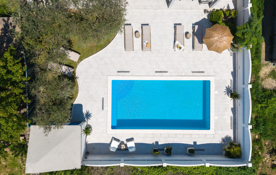 Simply perfect for a very relaxing and comfortable family or friend gathering