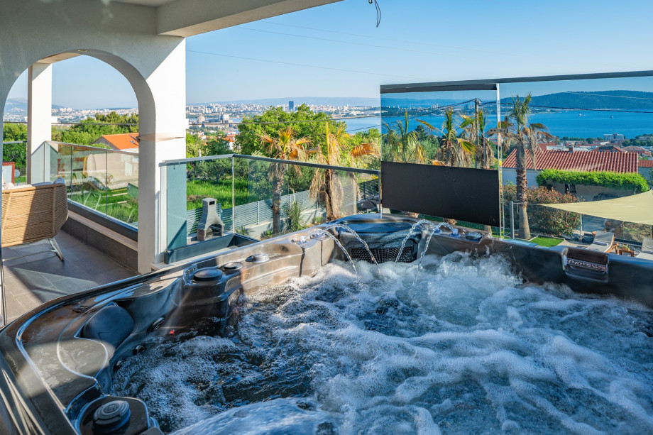 Terrace on the floor with hot tub and beautiful sea views.
