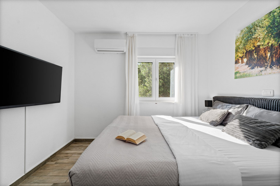 The bedroom is also equipped with a bathroom with a shower.