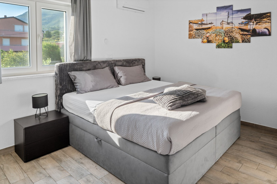 Bedroom No4 with queen size bed 160x200cm, A/C, en-suite bathroom with a shower