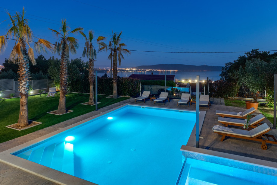 The villa offers a spectacular view on the sea and Split bay