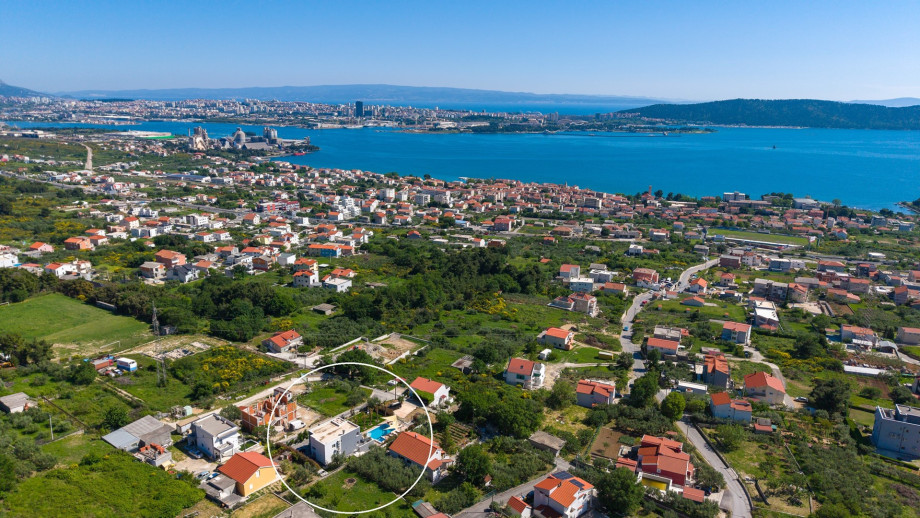 Marked position of Villa Stanka, located in very quiet surroundings of Kaštel Sućurac