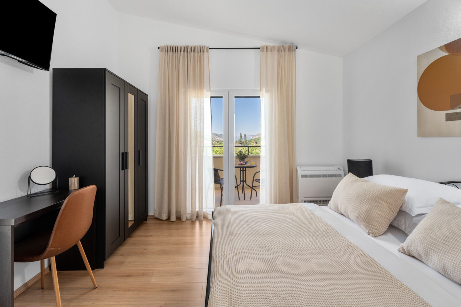 Bedroom No. 3 features a queen-sized bed measuring 160 cm x 200 cm, along with air conditioning and a TV.