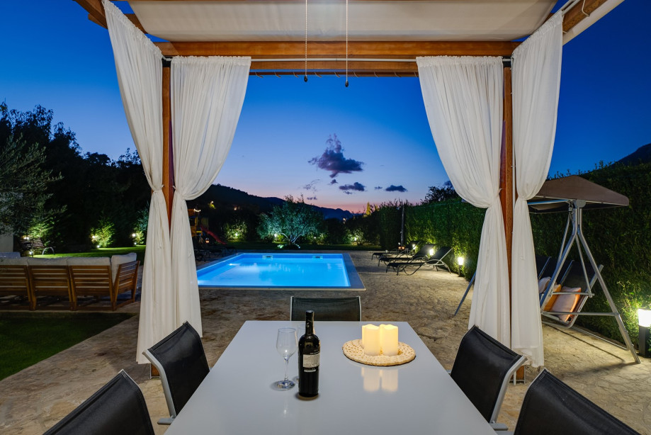 This is the perfect place to enjoy a glass of wine and a delicious dinner on warm Mediterranean evenings.