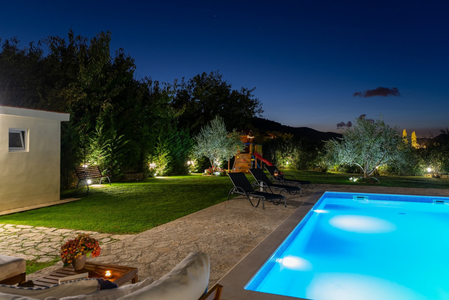 The location provides complete privacy in a peaceful setting.