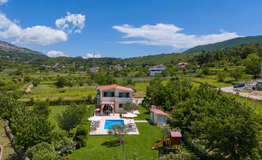 The villa is situated on a private plot that measures 950 square meters.