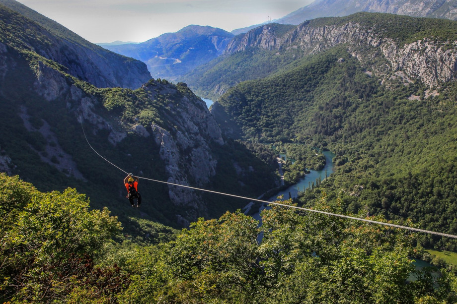 The adrenalin-infused Zipline polygon is located in the canyon of the River Cetina, 3 km from Omiš.