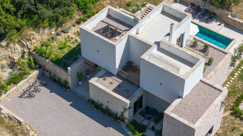 New! Villa Praska with private 28,5 sqm pool, 3 en-suite bedrooms, Sauna, 1km to Beach