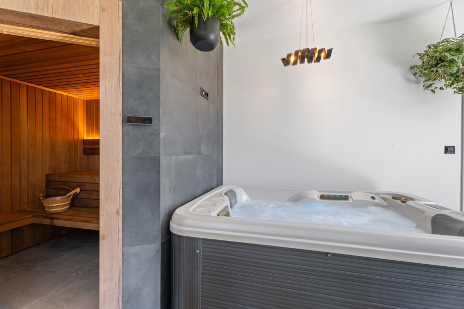 Privat sauna and jacuzzi, for your dream vacation.