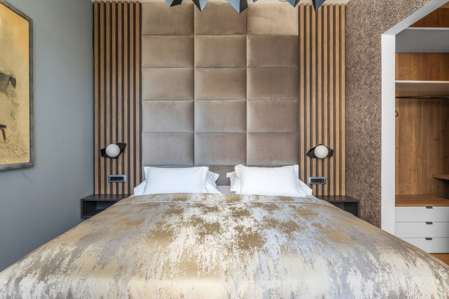 Bedroom No 3 (13sqm, South-East) with King size bed 180cm x 200cm, TV, A/C and en-suite Bathroom with shower