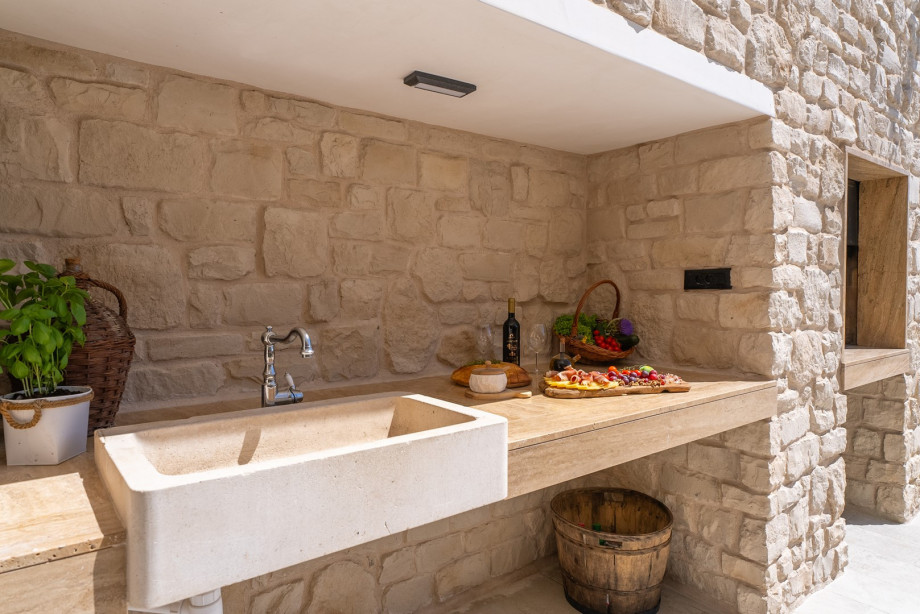 Villa Praska offers a very comfortable living room, a fully equipped kitchen with dining area, 3 en-suite bedrooms, a Finnish Sauna,