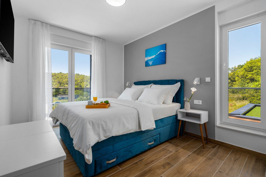 Bedroom NO1 (13sqm) with queen size bed 160cm x200cm, a TV, A/C, en-suite Bathroom NO2 with a shower (5sqm) and a balcony with pool views.