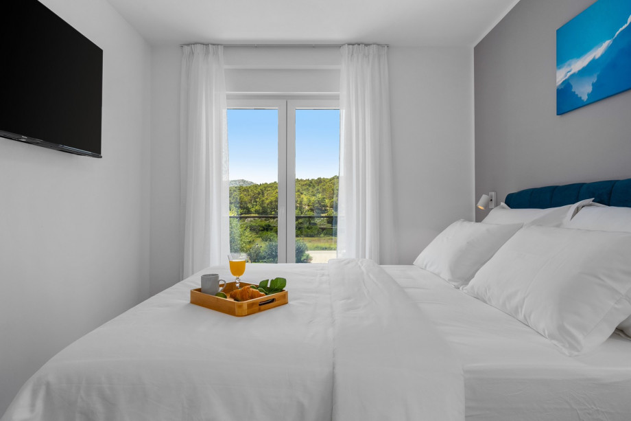 Bedroom NO2 (12sqm) with queen size bed 160cm x200cm, a TV, A/C, a balcony with pool views.