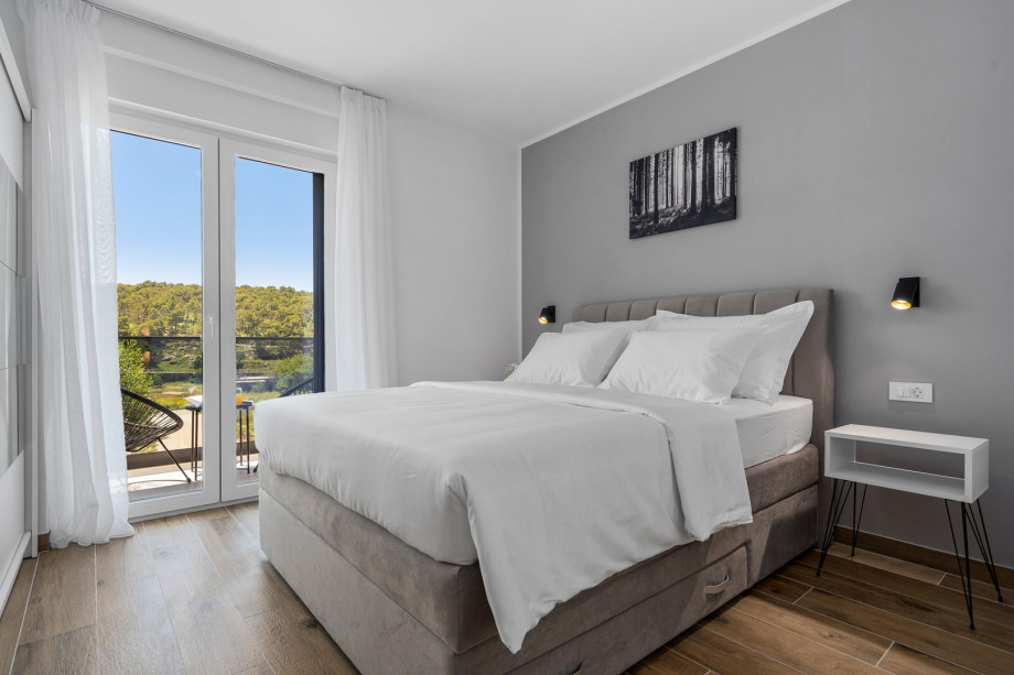 Bedroom NO3 (12sqm) with queen size bed 160cm x 200cm, a TV, A/C