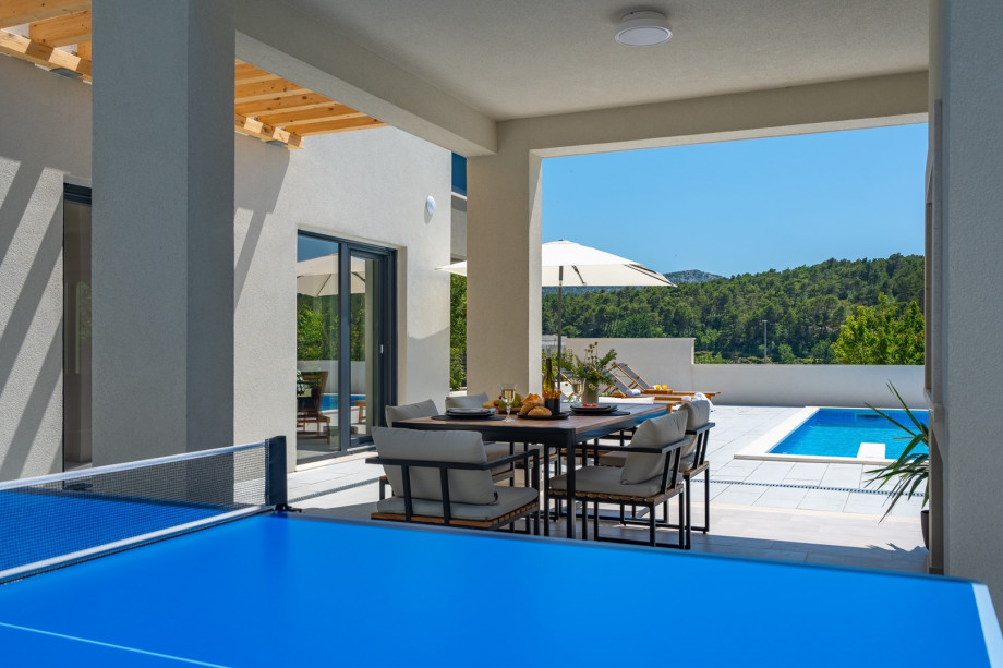 a private, heated 32 sqm (8m x 4m) swimming pool, 6 deck chairs and outdoor shower