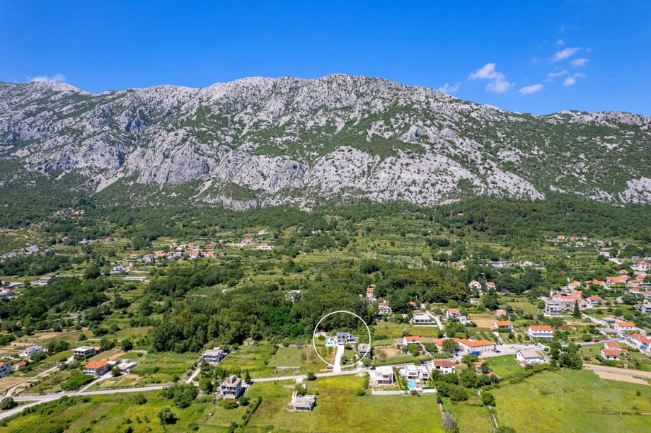 Located in small Gata village, only 6km from Mediterranean town Omiš