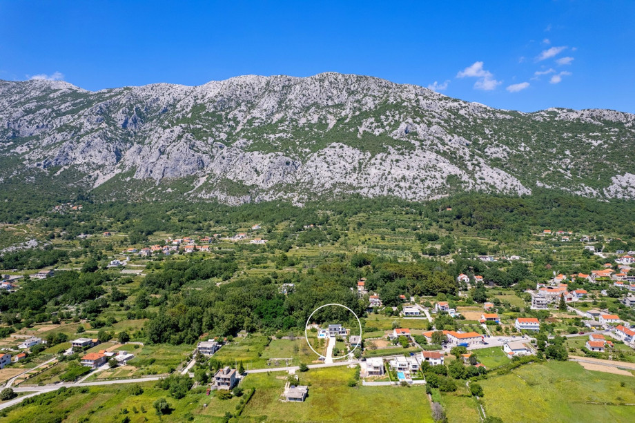Located in small Gata village, only 6km from Mediterranean town Omiš