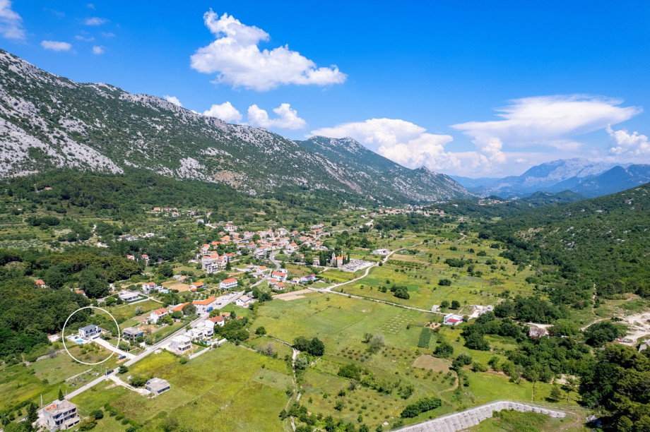 Located in small Gata village, only 6km from Mediterranean town Omiš