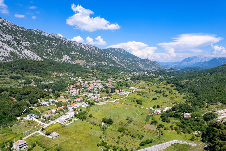 Located in small Gata village, only 6km from Mediterranean town Omiš