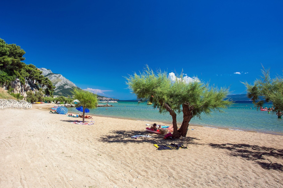Sandy and pebble beaches with restaurants and cafés, just 7 km from the villa.
