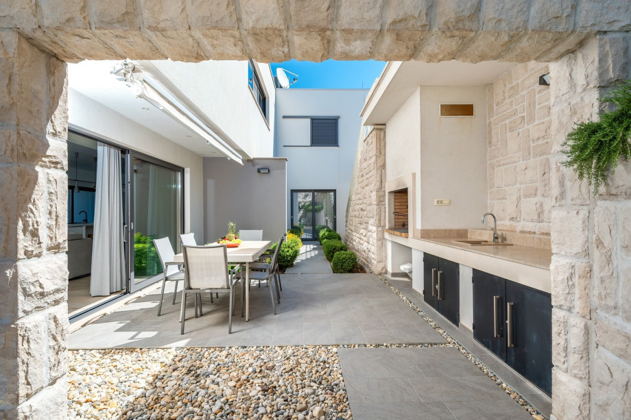 There is also a corner with a traditional grill for your grilling skills