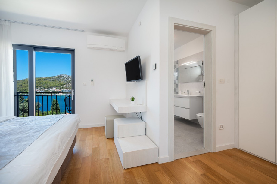 Bedroom No.4 with en-suite bathroom