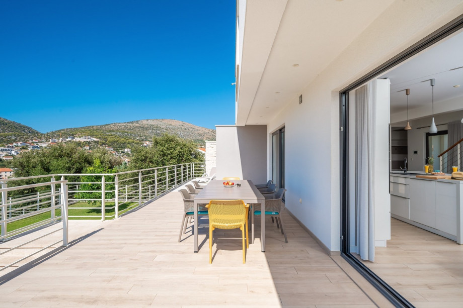 The property comes with a covered and fenced parking lot accommodating up to four cars